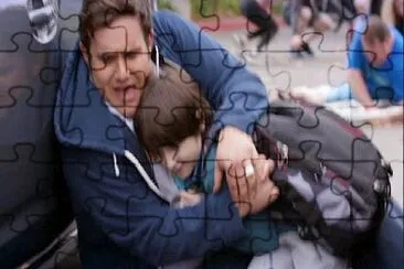 The big one at the beach - Fractured jigsaw puzzle