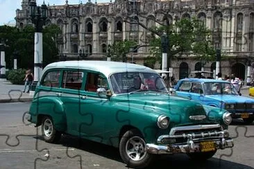 Cuba - Vieille voiture verte