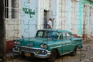 Cuba - Vieille voiture amÃ©ricaine verte