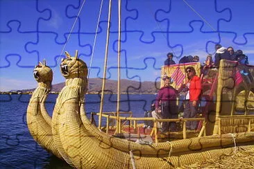 En balsa de totora, lago Titicaca.