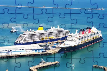 פאזל של Portland Port monitoring coronavirus as cruise shi