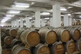 Składowisko dębowych beczek w Yerevan Brandy Company