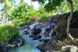 Cachoeira tropical na praia de Waikiki