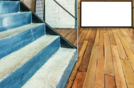 Escalera de hormigón y suelo de madera.