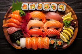 Üppige japanische Sushi-Platte