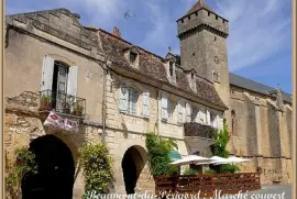 Beaumont-en-perigord : marche couvert