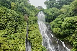 פאזל של CASCADES BANYUMALA