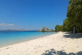 פאזל של Plage déserte ile alentours KOMODO