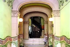 Puerta casa-Barcelona