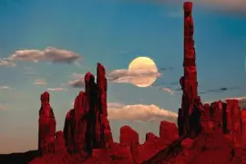 Full moon Monument Valley