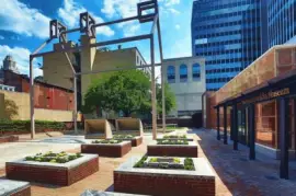 Ben Franklin 's house in steel jigsaw puzzle