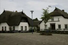 unser Haus und Nachbar