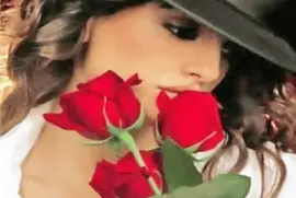 Mujer y Rosas