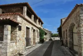 - aldeia pia do urso,(leiria- portugal)