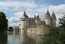 Castillo de Sully-sur-Loire. Francia jigsaw puzzle