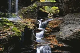 watkins-glen-gorge-rainbow-bridge-new-york
