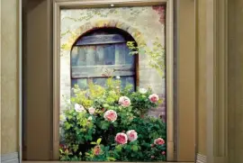 puerta y flores