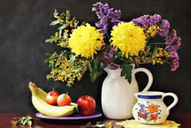 jarrÃ³n de flores y frutas