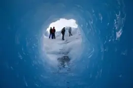 TÃºnel de hielo en la Patagonia Argentina