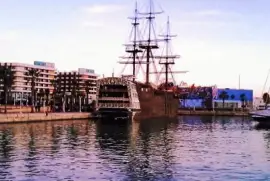 en el puerto de alicante