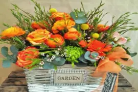 cesto de flores campestres