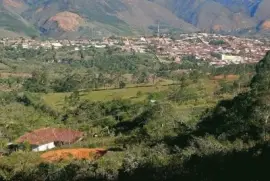 A lo lejos se ve mi pueblo natal jigsaw puzzle