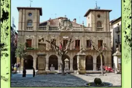 VIANA (NAVARRA) â€“ EDIFICIO DEL AYUNTAMIENTO jigsaw puzzle