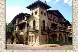 BERANGO (BIZKAIA) - Â¡QUE CHULADA DE EDIFICIO!