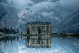 Hotel on Glass jigsaw puzzle