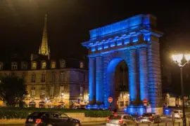 Porte de Bourgogne en nocturne
