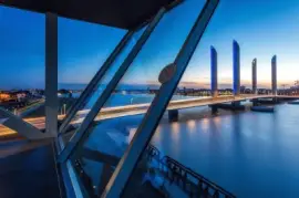 Le pont Chaban vue de la citÃ© mondiale du vin