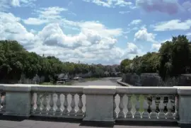 Puente sobre el rÃ­o TÃ­ber, Roma.