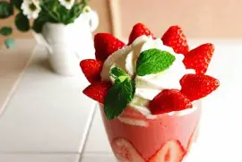 Strawberries pudding