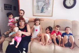 ×”×ž×©×¤×—×”