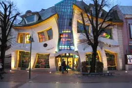 Casa torcida Sopot Polonia