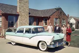 1955 Ford Fairlane 4-door Town Sedan