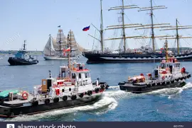 Tugboats move out to the Kruzenshtern, the world 's