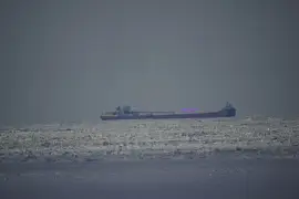 AmA stuck in ice Lake Erie Feb 2015