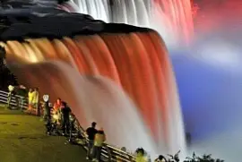 Cataratas del Niagara de noche