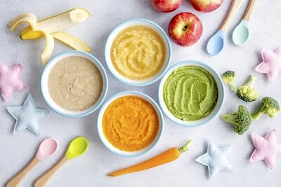 Comida colorida saudável para bebês