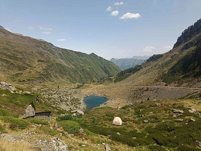Vue sur le lac d 'Iléou