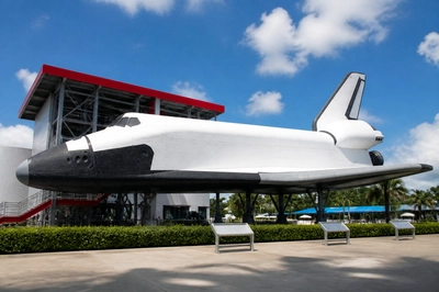 Shuttle Outdoor Display(grok)