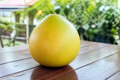 Pomelo Whole(grok)