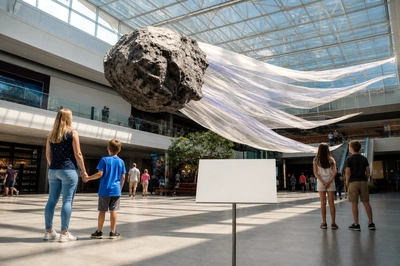 Sunny Museum Comet Model