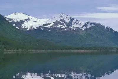 Karluk sjö och berg
