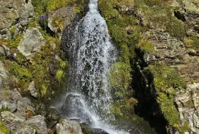 Uma cachoeira