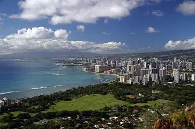 Horizonte del cráter Diamond Head, Honolulu, Hawaii, EE.