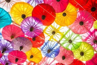 פאזל של שמשיות נייר צבעוניות