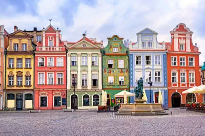 Bunte Renaissancefassaden auf dem zentralen Markt