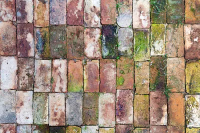 Tijolos rachados coloridos antigos como pano de fundo